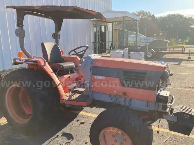 Kubota L3010D Tractor