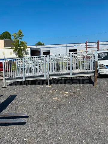HANDICAP ACCESS ALUMINUM RAMP (2 PIECE )
