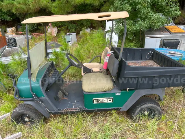 EZ-GO GOLF CART
