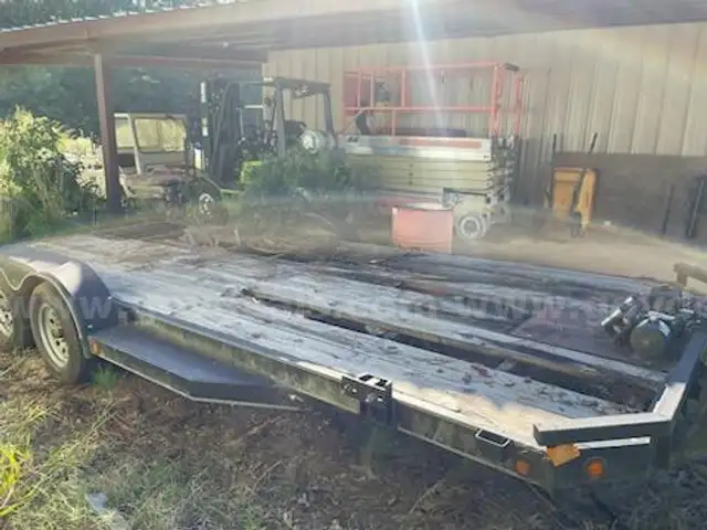 2016 Top Hat Deluxe Car Hauler 20x7