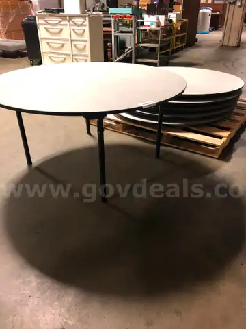 LOT OF 6 ROUND TABLES 60&#x22;