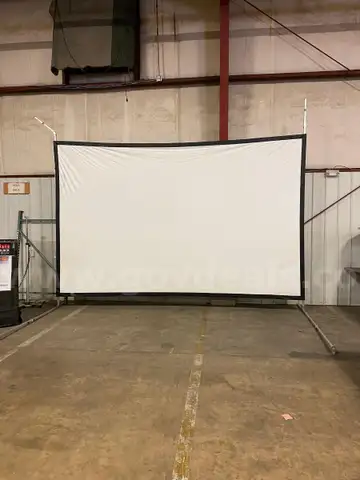 DRAPER PROJECTOR SCREEN WITH CASE
