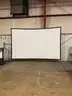 DRAPER PROJECTOR SCREEN WITH CASE
