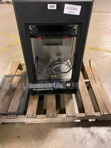 1 makerbot replicator Z18 3D PRINTER.
