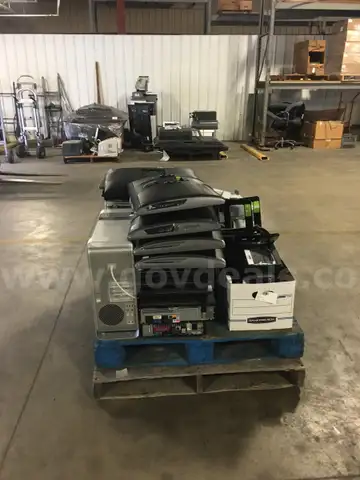 LOT OF COMPUTERS  AND OTHER ITEMS  ON 1 PALLET