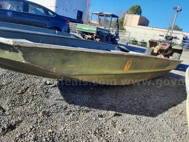 14' ALUMACRAFT FLAT BOTTOM BOAT