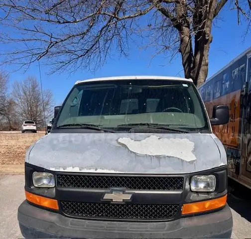 2010 Chevrolet Express Van (UA 263704)
