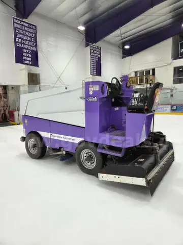 Zamboni Ice Resurfacer