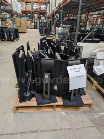 Lot of 33 Monitors