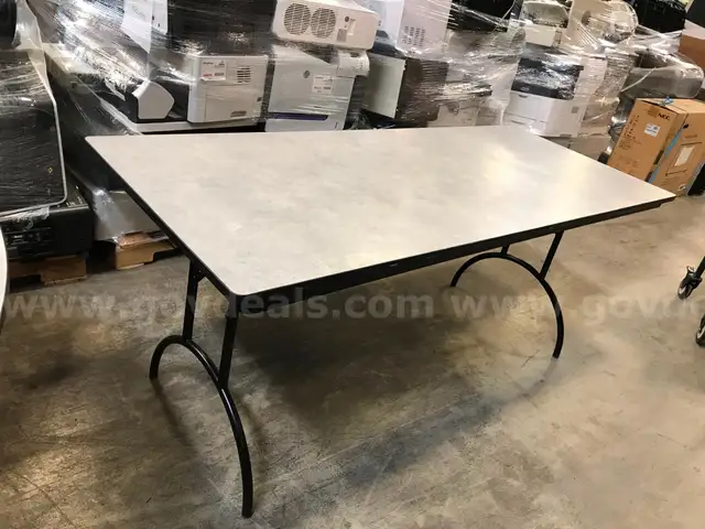 Set of 4 Arched Leg Banquet Table