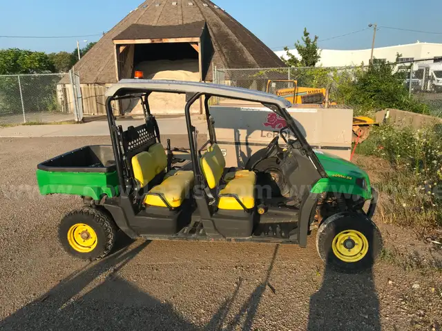 John Deere XUV Gator