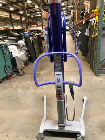 ArjoHuntleigh MaxiMove Sling Lifts / Accessories - Maxi Move Lift with Scale