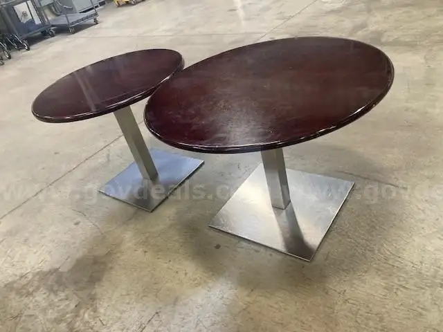 Lot of 2 Round Tables