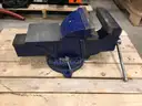 SWIVEL BASE BENCH VISE 8&#x201D;
