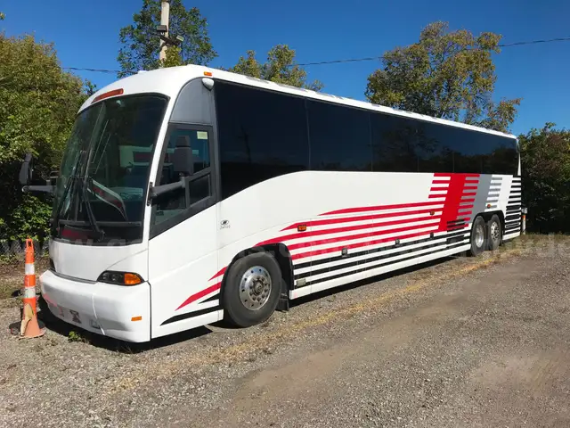 2005 MCI J4500