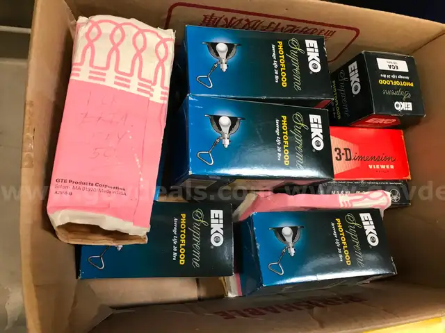 Lot of Eiko Supreme Photoflood