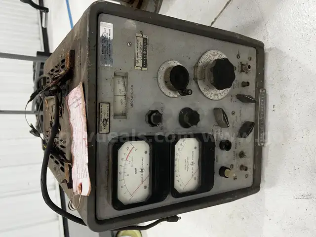 Hewlett Packard UHF Signal Generator