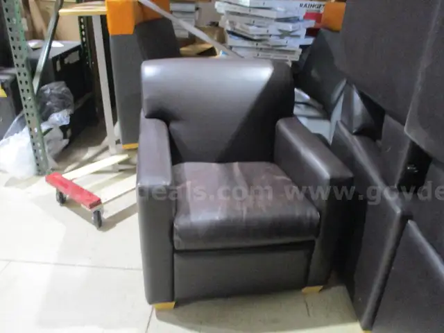 Lounge Chairs - Lot of 5