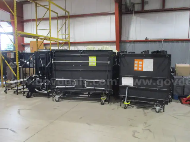 Fold up Staging - Lot of Approx. 24 pcs
