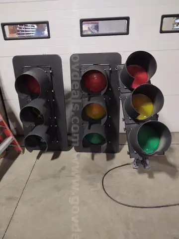3513 Lot of 3 Traffic Signal Heads