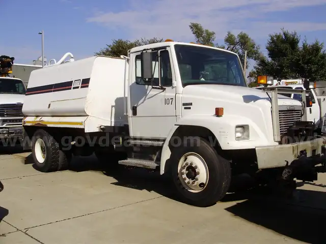 2002 Freightliner FL70 Flusher Truck (Unit 1-107)