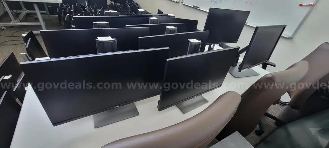 10 Dell Monitors (Lot 1)