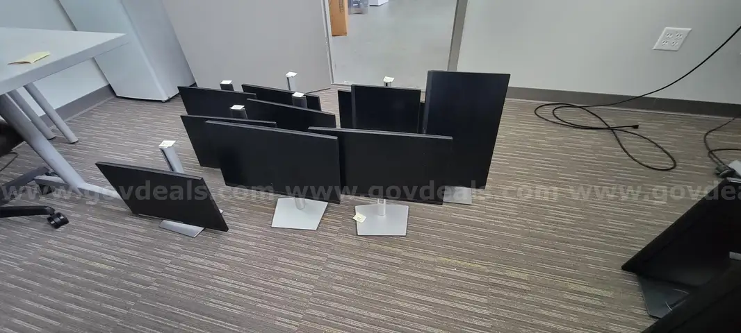 10 Dell Monitors (Lot 2)