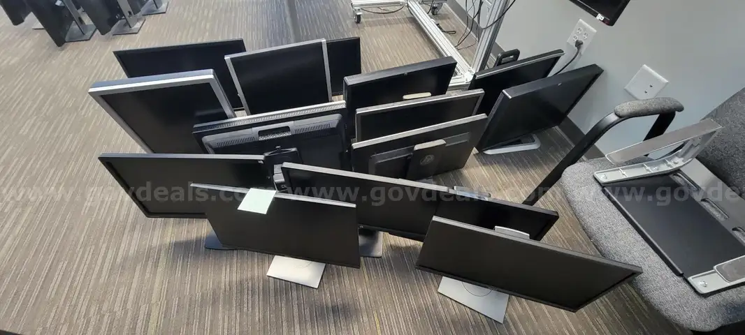 15 Dell Monitors (Lot 7)