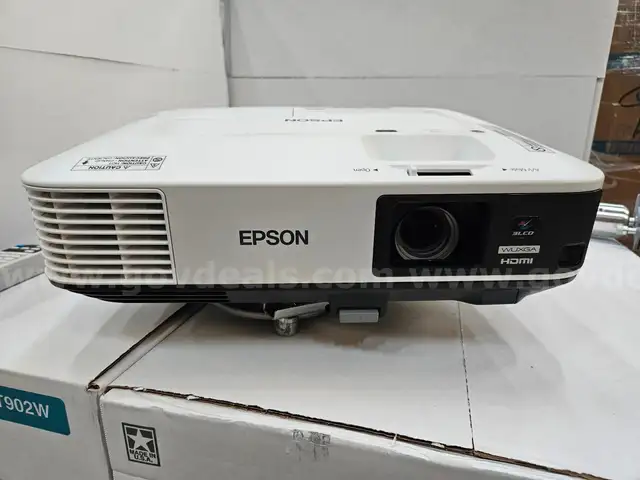 Epson projector w/remote