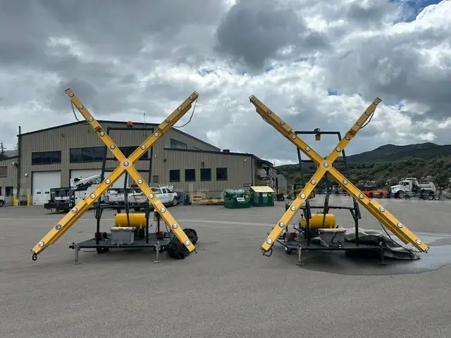 (2) 2004 Batts Runway Closure Lights