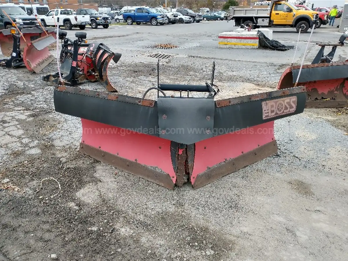 Boss 8'2" Poly VPlow (Parts only) AllSurplus