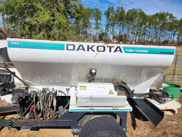 Dakota Turf Tender 440