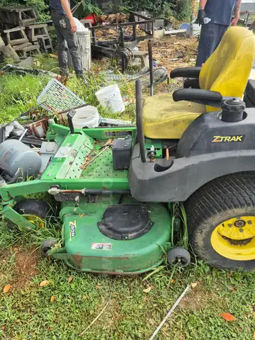 2004 JOHN DEERE 757 ZTRAC MOWER