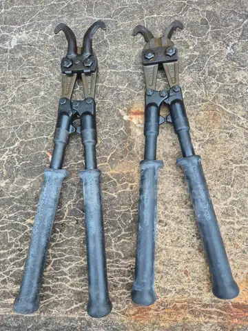ONE LOT OF TWO (2) HAND OPERATED CABLE CUTTERS
