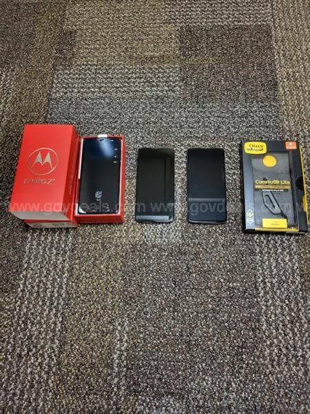 1 LOT OF (3) MOTOROLA MOTO Z CELLULAR PHONES | GovDeals