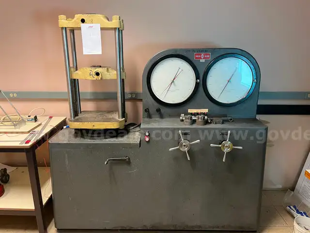 Tinius Olsen Universal Testing Machine
