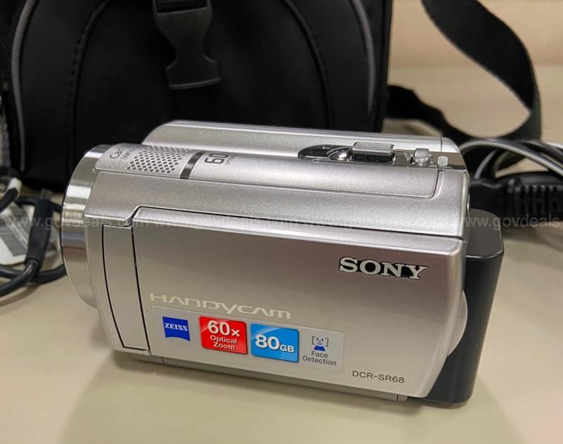 Sony Handycam DCR-SR68 60x Optical Zoom 80GB HDD Camcorder Bundle outlet f/108