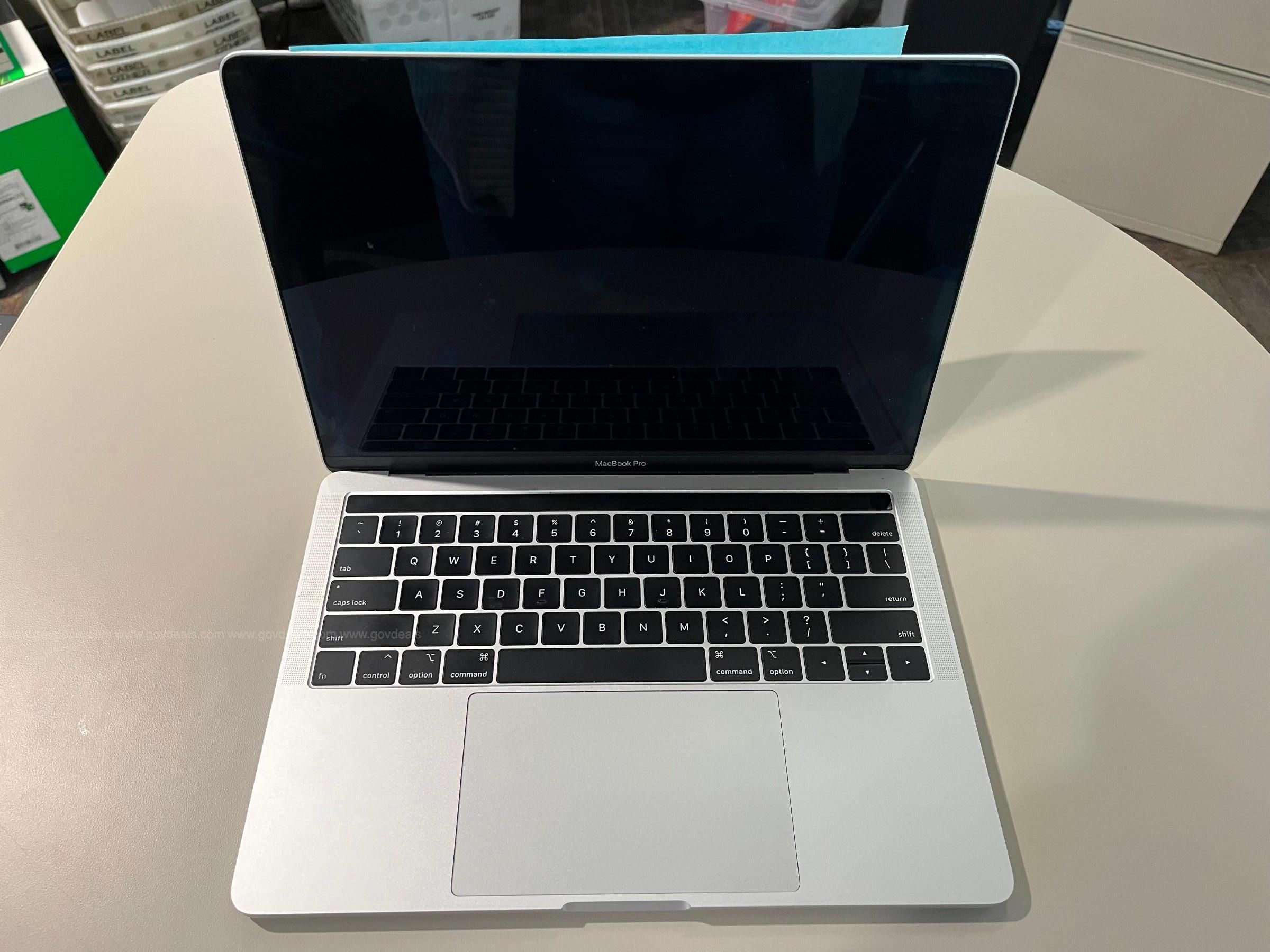 MacBook Air (13-inch, 2017, Four Thunderbolt 3 Ports) 8GB