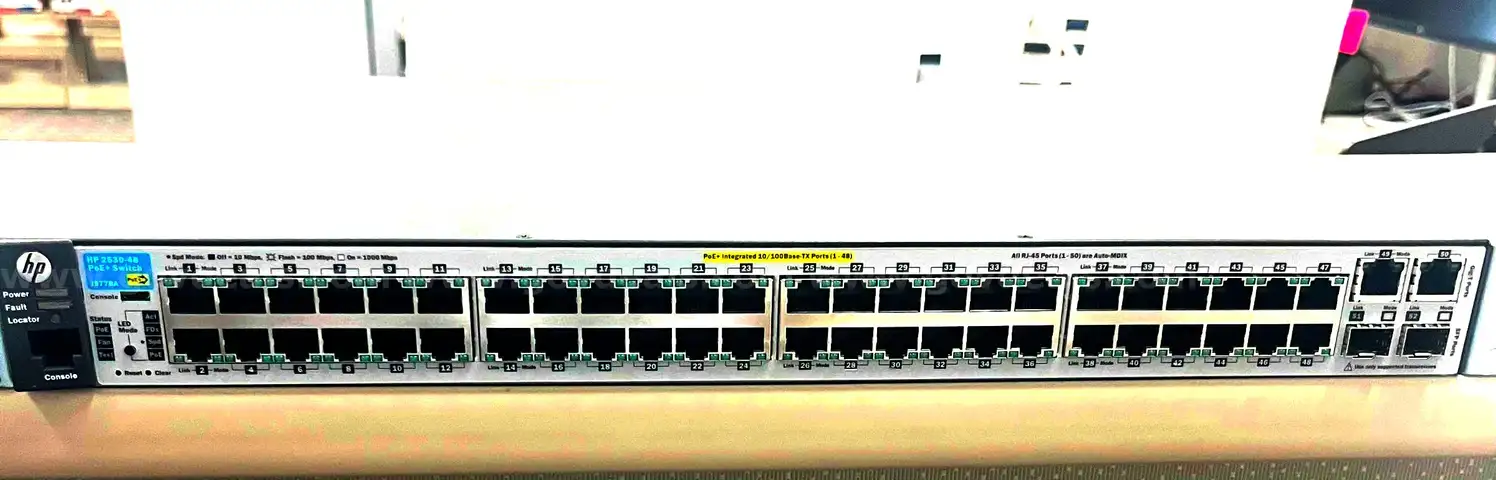 HP 2530-48 PoE + Switch w/cord (+2)