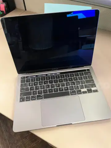 MacBook Pro (13-inch, M1, 2020) needs external monitor and keyboard/mouse to work