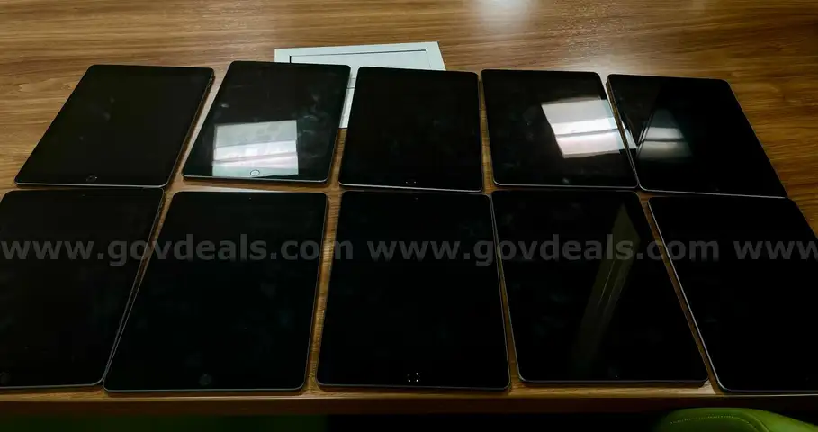 Lot of 10--iPad 7th Generation (Cellular) 32GB