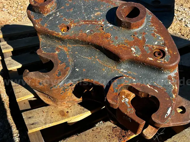 Excavator quick hitch attachments
