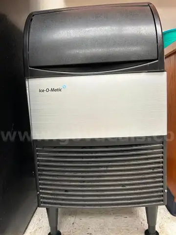 Ice-O-Matic Ice Maker &#x26; Little Giant Pump (Broken- Selling for Parts only)
