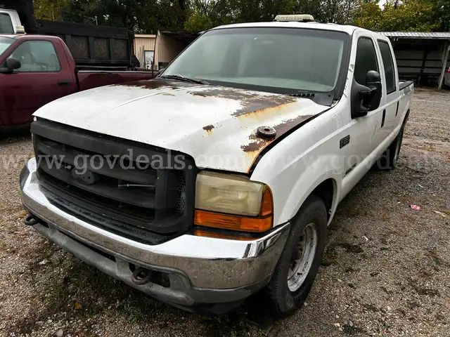 2001 Ford F-250 SD XL Crew Cab Short Bed 2WD