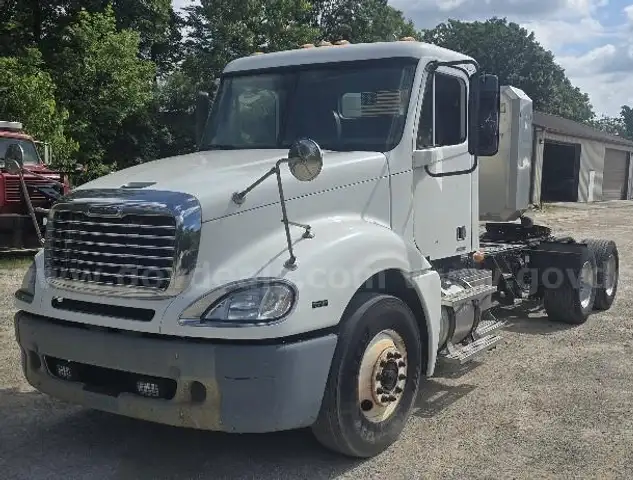 2010 Freightliner Columbia Day Cab