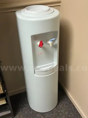 Water Cooler (hot/cold)