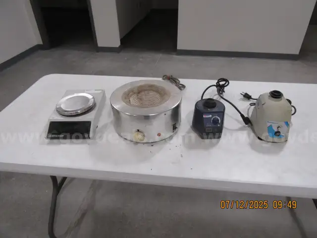 Lot of 4 Various Lab Equipment