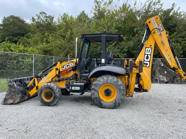 2017 JCB 3CX Backhoe