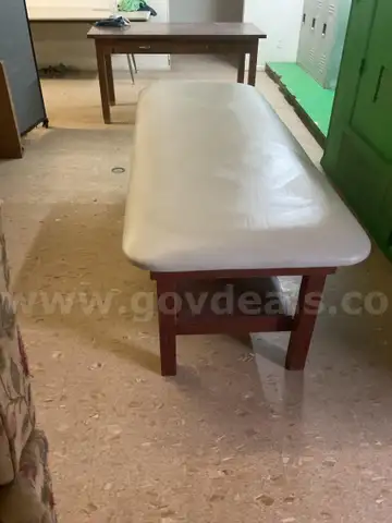 massage table