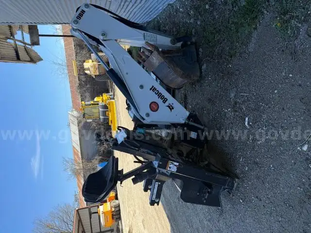 Bobcat skidsteer backhoe attachment